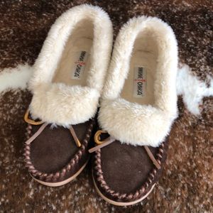Minnetonka Slippers❄️